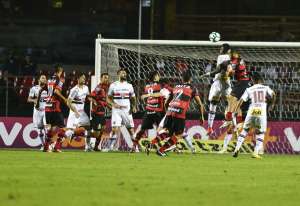 Jogadores do São Paulo são chamados de 'pipoqueiros' na saída do Morumbi