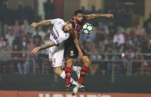 'Não existem mais desculpas', diz Pratto após empate do São Paulo
