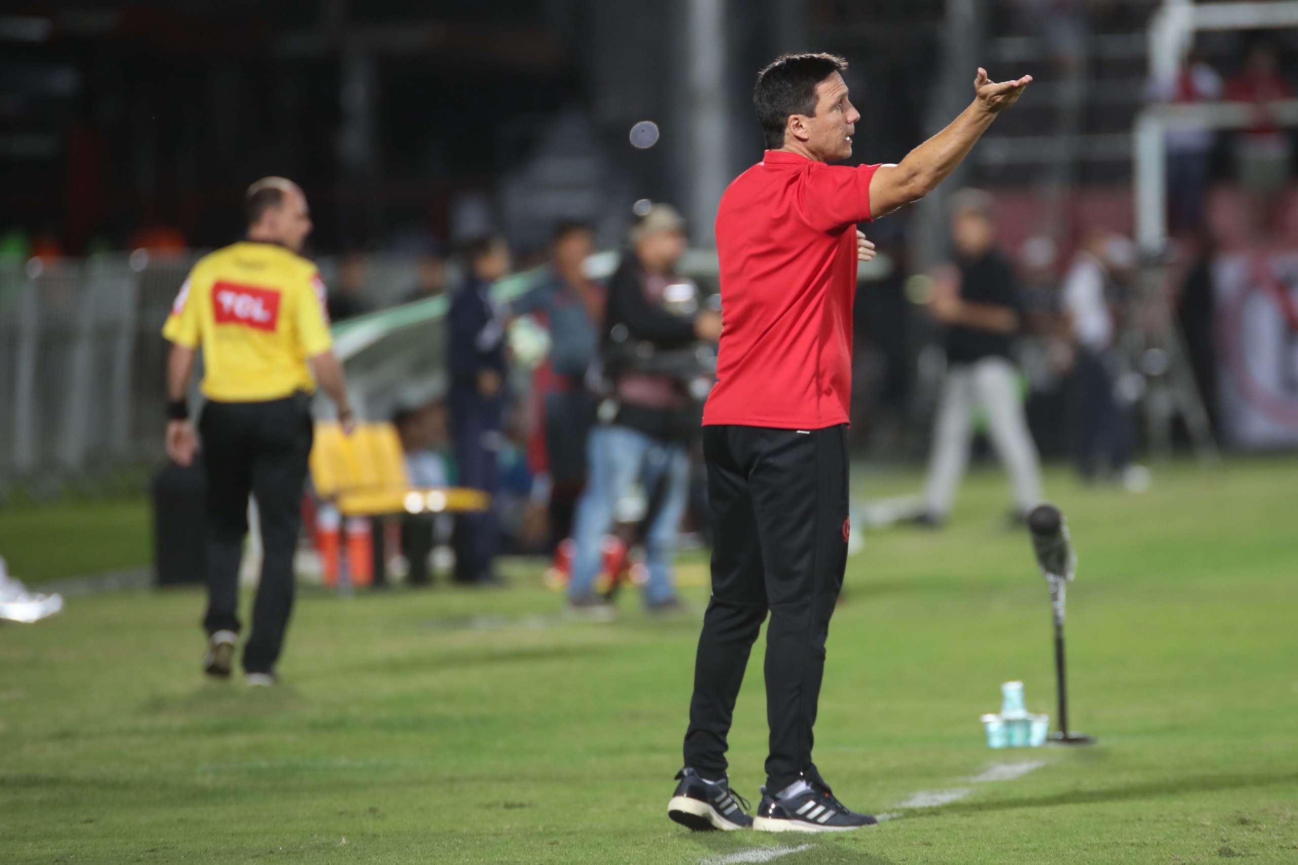 Zé Ricardo lamenta ‘derrota dura’ para o Grêmio e aponta precipitação do Flamengo