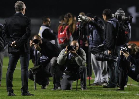 Dorival na mira dos fotógrafos, mas vai ter trabalho no São Paulo