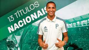 Após chegada de Deyverson, Palmeiras avalia contratar lateral-esquerdo