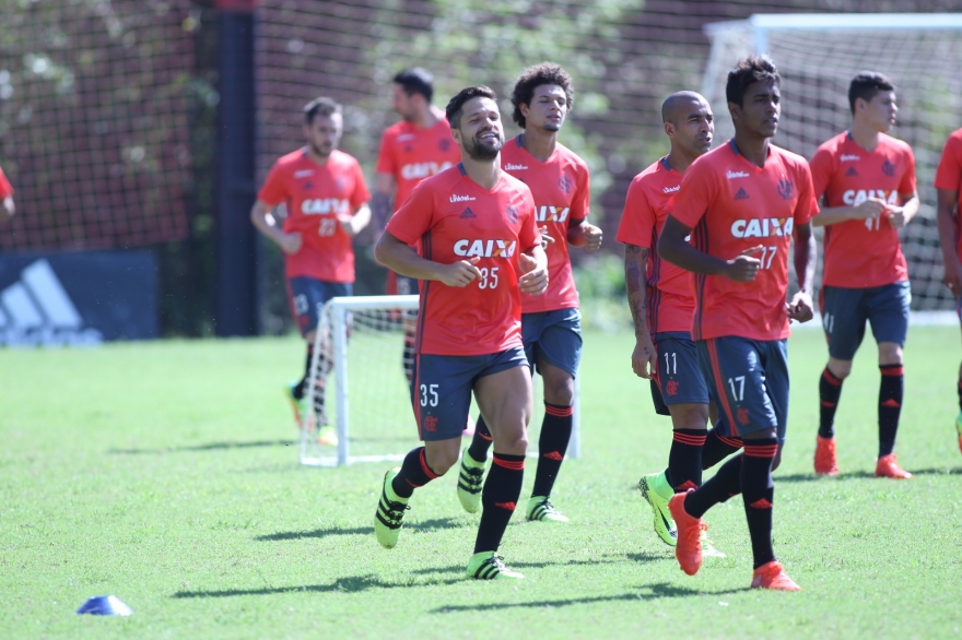 Capitão do Flamengo, Diego pede para elenco esquecer do Corinthians