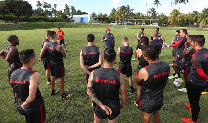 Série B: Internacional faz confronto direto contra CRB em busca de lugar no G4