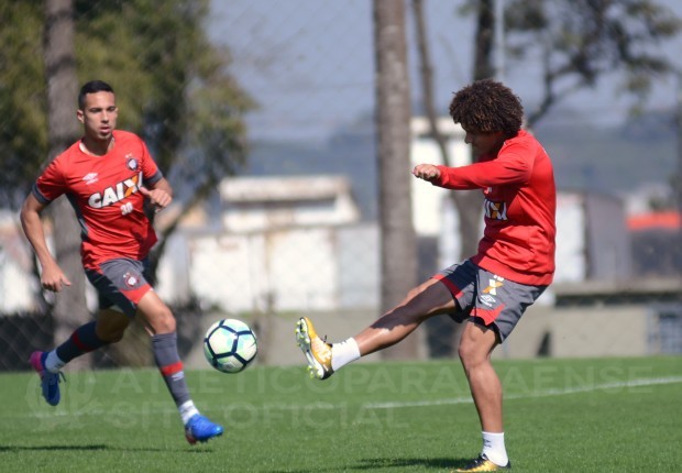 Atlético-PR aposta em motivação extra para surpreender o líder Corinthians