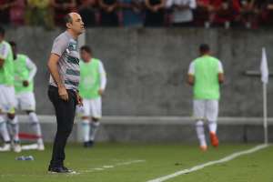 Treinador da Chapecoense minimiza desfalques: 'Quem for entrar, dará seu melhor'