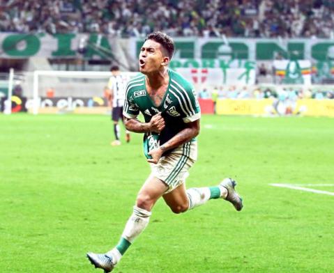 Dudu marcou dois dos quatro gols do Palmeiras