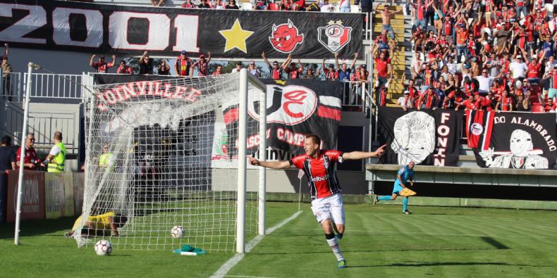 Rafael Grampolla, ex-Bragantino, fez os dois gols da vitória do Joinville em cima do Ypiranga.