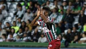 Sem definição sobre futuro, Léo garante estar com pensamento só no Fluminense