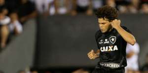 Botafogo pede atacante para ceder Camilo ao Internacional