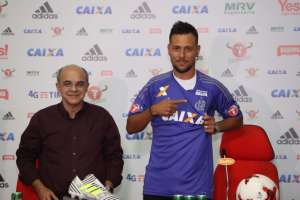 Diego Alves revela desejo pelo Flamengo ao ser apresentado e projeta seleção