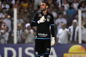 Vanderlei volta a treinar e deve ser novidade do Santos contra a Chapecoense