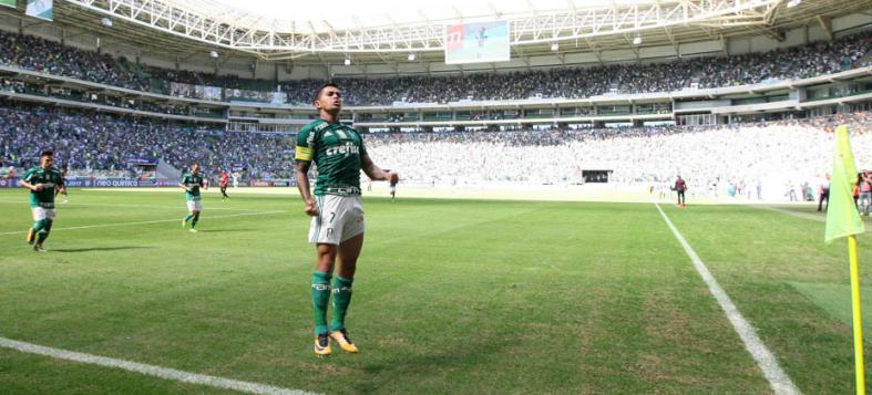 Dudu fez dois gols pelo Palmeiras em cima do Vitória