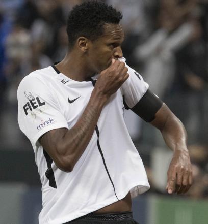 Jô não tem substituto no comando de ataque corintiano