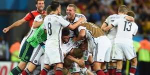 Venderam o nosso futuro e nosso passado de 5 Copas