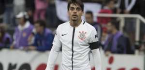 Fagner pede calma após tropeço: 'Todo mundo quer que o Corinthians perca'