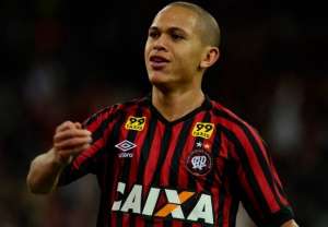 São Paulo está próximo de anunciar Marcos Guilherme e negociar Lucão