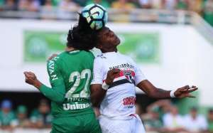 Ainda sem vencer no São Paulo, Arboleda diz 'sofrer com a torcida'