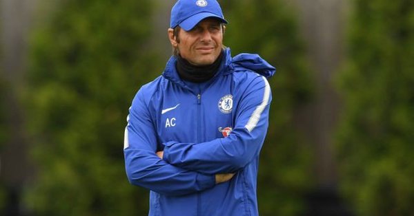 Inglês: Chelsea dá aumento e assina novo contrato com o técnico Antonio Conte