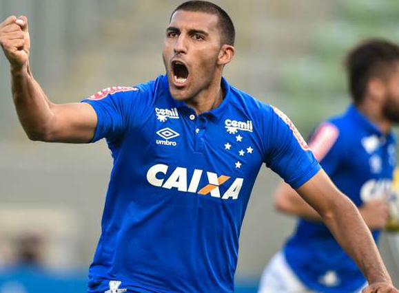 Ábila está dentro do Boca Junior e Cruzeiro faz só treino físico por ordem de Mano Menezes