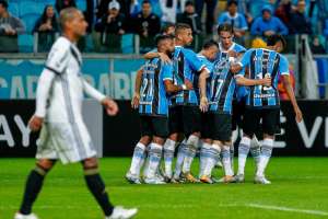 Grêmio evita favoritismo contra pressionado Vitória no Brasileirão