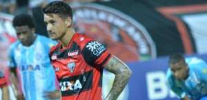 Atlético-GO negocia principal atacante com o Querétaro do México