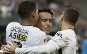 Jadson sofre fratura nas costelas e desfalca o Corinthians por um mês