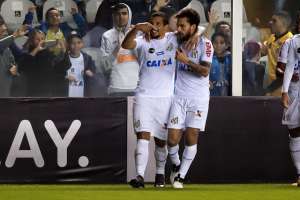 Barcelona desiste e Fenerbahçe fica perto de Lucas Lima, do Santos