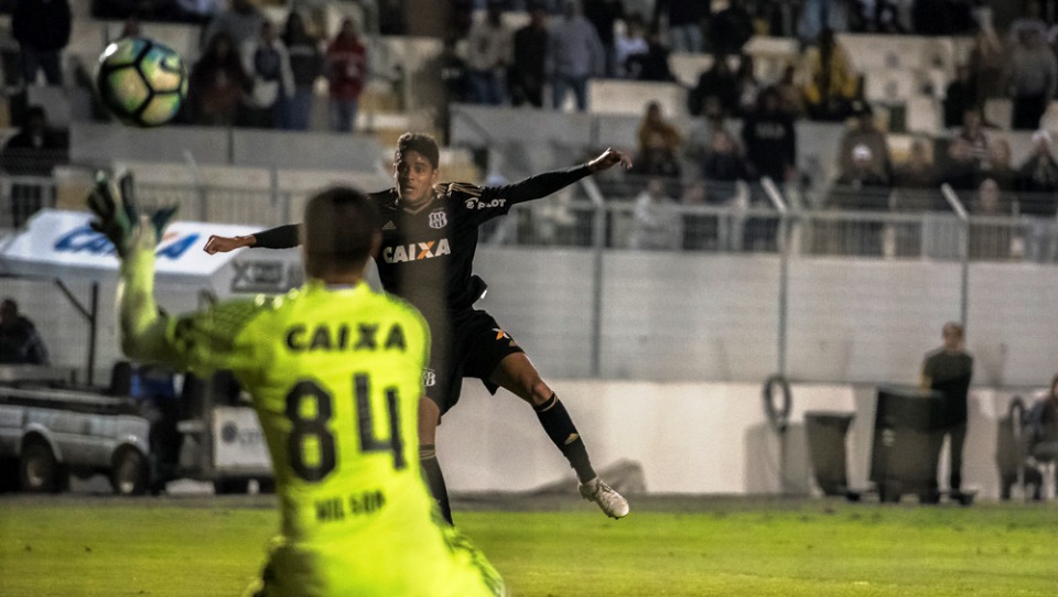 Aliviada após goleada, Ponte Preta já lamenta duas baixas importantes: Bob e Sheik