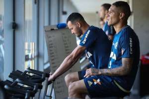 Frustrado por empate, elenco do Flamengo volta aos treinamentos