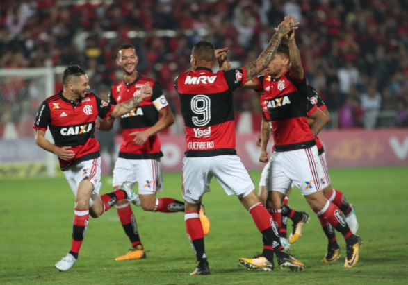 Flamengo busca a vitória contra o Coritiba para fazer as pazes com a torcida