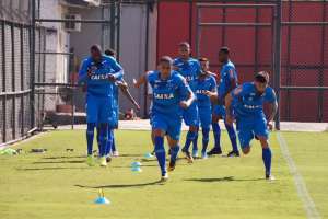 Arrascaeta e Manoel treinam no Rio e vão reforçar o Cruzeiro no domingo
