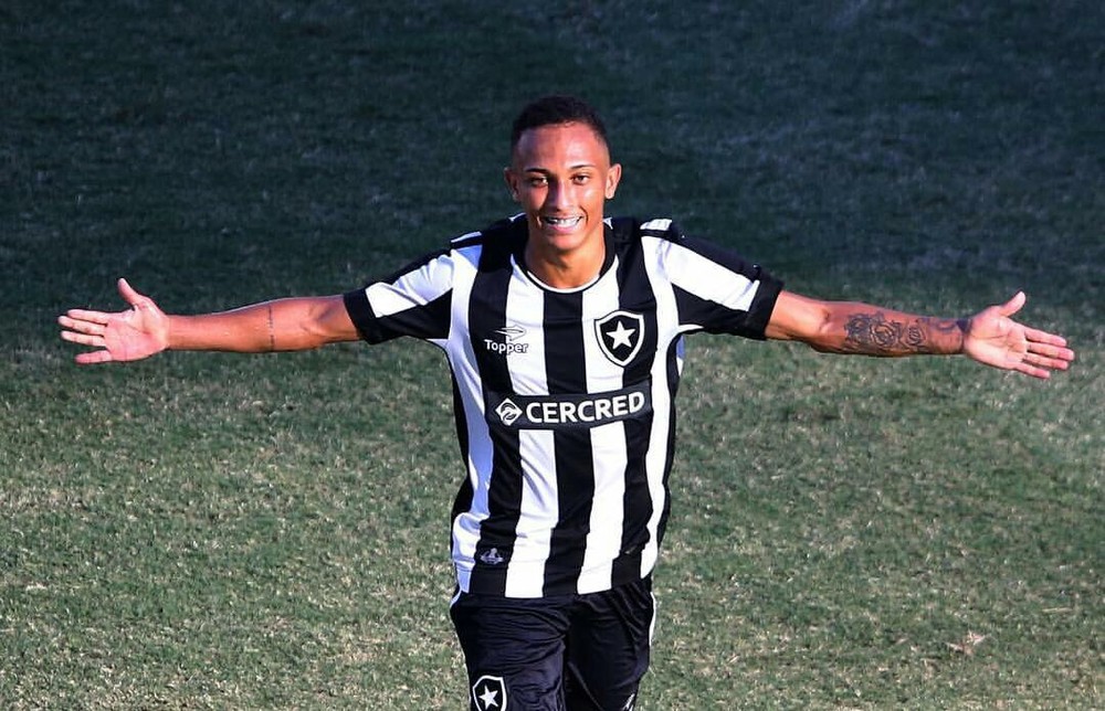 Lucas Campos deverá ganhar oportunidade no Botafogo (Foto: Vitor Silva / SSpress / Botafogo)
