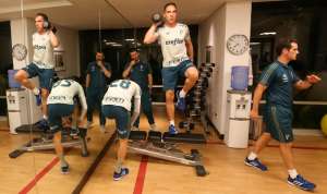 Cuca esconde time e não dá pistas sobre substitutos de suspensos no Palmeiras