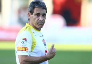 Vitória contrata Paulo César Carpergiani para sair da degola do Brasileirão