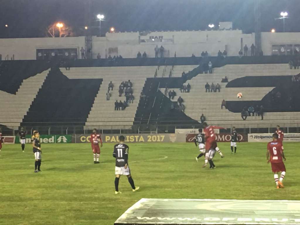 No Estádio Major Levir Sobrinho, Moisés, de cabeça, fez o único gol do jogo ainda no primeiro tempo para o Leão 