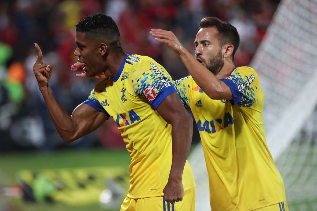 O Flamengo espantou a crise e voltou a vencer com gol nos últimos minutos diante do Coritiba - Gilvan de Souza / Flamengo