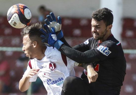 Os dois times lutaram muito em Úlrico Mursa pela manhã. Foto: Ale Vianna - CA Juventus