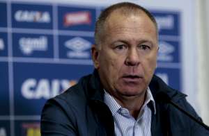 Mano vê Cruzeiro superior e culpa erros nas finalizações por derrota