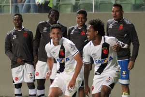 Milton Mendes elogia trabalho de base do Vasco após vitória com gols de Paulinho