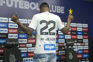 Cobiçado por rival, Matheus Jesus explica opção pelo Santos: 'Tudo parece melhor'
