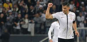 Balbuena faz coro a Fábio Carille e espera por novo zagueiro no Corinthians