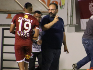 Copa Paulista: Apesar da liderança, PC de Oliveira mantém cobrança na Ferroviária