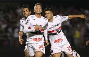 Com lesão muscular, meia Lucas Fernandes desfalca o São Paulo por até 3 semanas