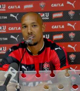Série B: Goiás pode contratar Alan Costa, zagueiro que trabalhou com Argel no Vitória