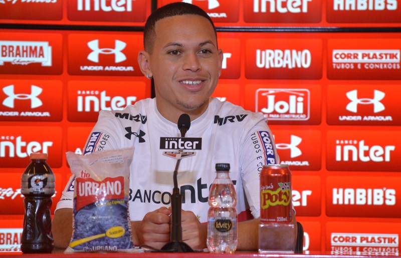 Marcos Guilherme foi apresentado no São Paulo. (Foto: Érico Leonan/ saopaulofc.net)