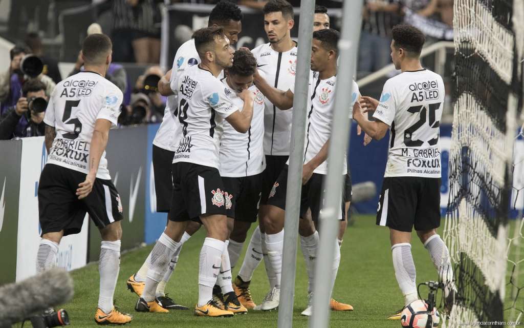 Carille vê Pedrinho com potencial para brilhar até na seleção