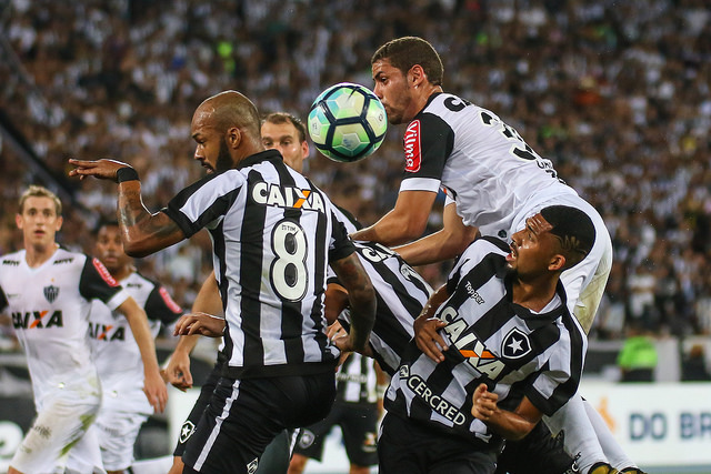 Jair exalta 1º tempo ‘impecável’ e defende planejamento do Botafogo