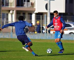 Volante Luan volta a ficar à disposição do técnico do Avaí