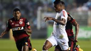 Leandro Vuaden nega ter tido informação externa ao anular pênalti para o Santos