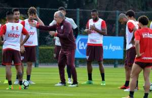 Dorival aposta na repetição do time para tirar São Paulo da zona de rebaixamento